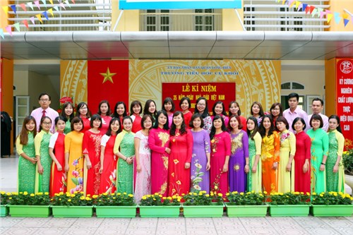 Trường Tiểu học Cự Khối long trọng tổ chức Lễ kỉ niệm 35 năm Ngày nhà giáo Việt Nam 